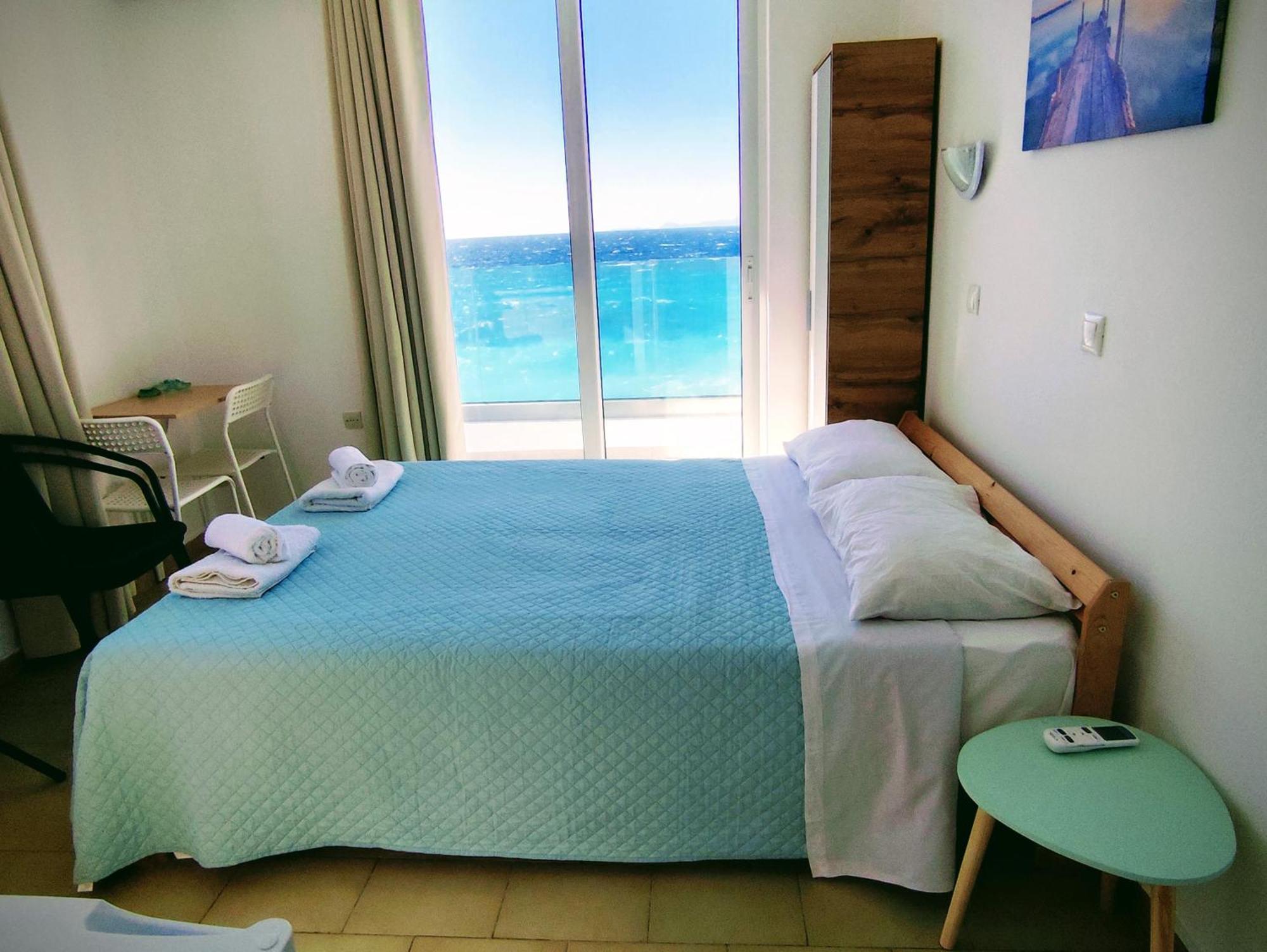 Lilian'S Seaview-Party Street-Youth Studios Rhodes City エクステリア 写真