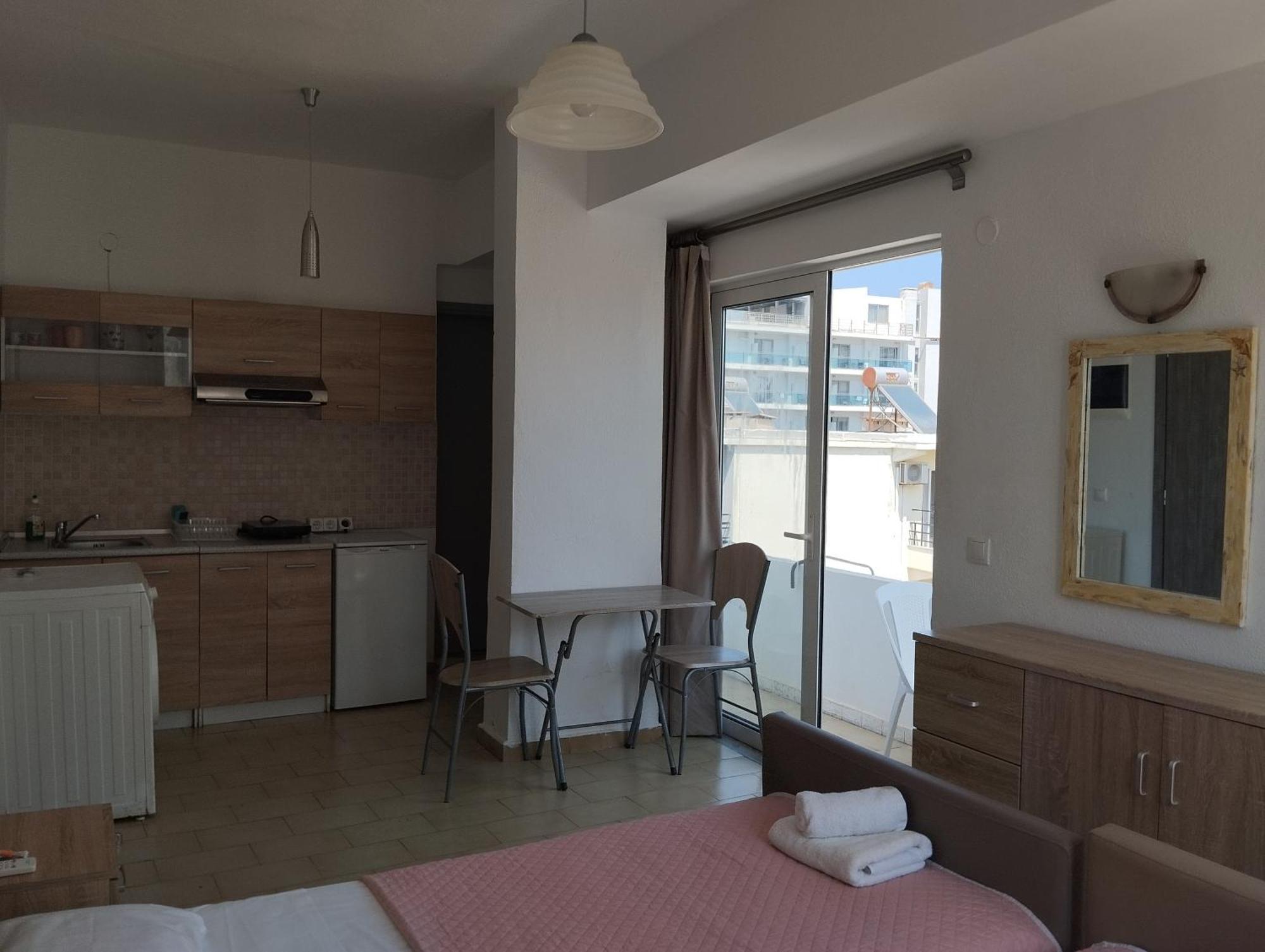 Lilian'S Seaview-Party Street-Youth Studios Rhodes City エクステリア 写真